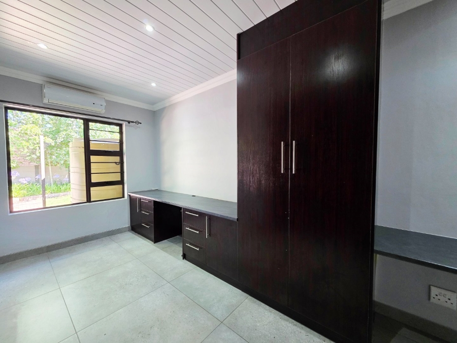 5 Bedroom Property for Sale in Langenhovenpark Free State